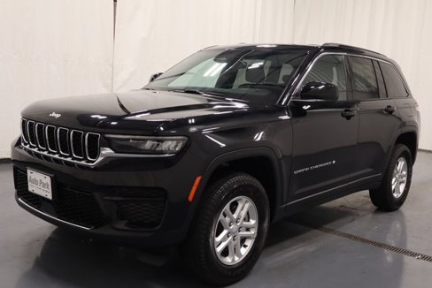 New 2025 Jeep Grand Cherokee Laredo image 5