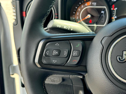 Used 2025 Jeep Wrangler Unlimited Rubicon image 16
