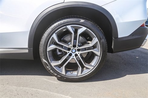 Used 2024 BMW X5 sDrive40i w/ Premium Package image 12