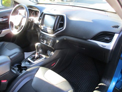 Used 2017 Jeep Cherokee Trailhawk w/ Comfort/Convenience Group image 38