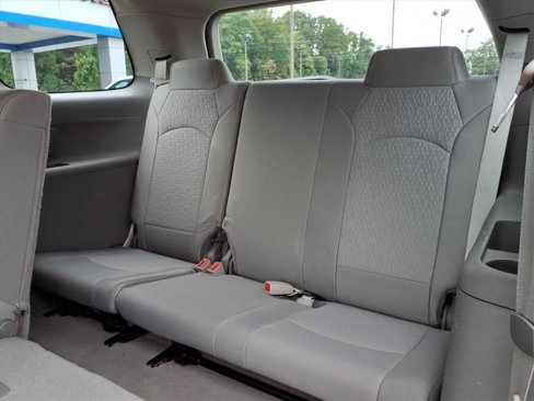 Used 2015 GMC Acadia SLE image 13