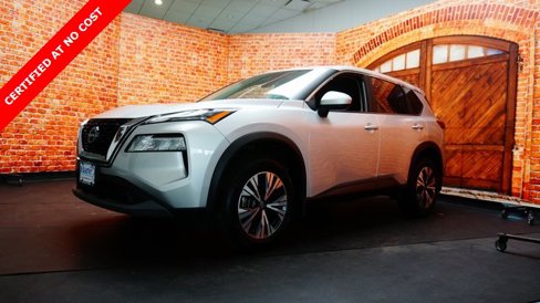 Used 2023 Nissan Rogue SV image 3