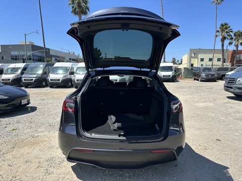 Used 2024 Tesla Model Y Long Range image 8