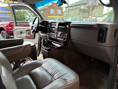Used 2004 Chevrolet Express 1500 w/ LS Preferred Equipment Group image 36