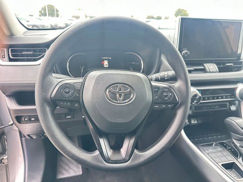 Used 2025 Toyota RAV4 XLE image 28