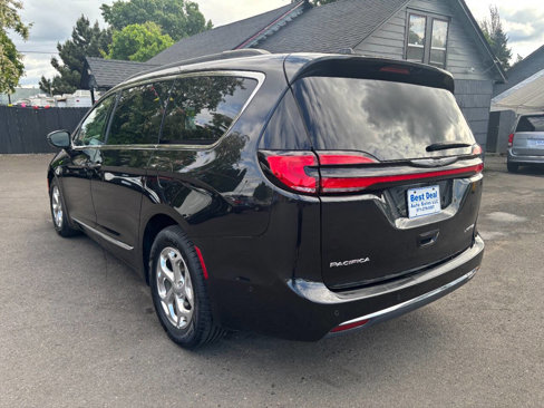 Used 2022 Chrysler Pacifica Limited image 7