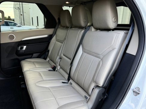 Used 2020 Land Rover Discovery Landmark image 22