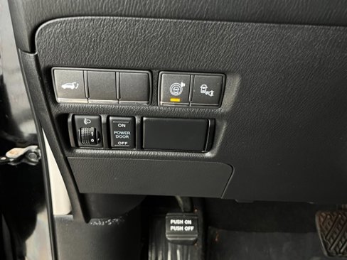 Used 2017 INFINITI QX80 Limited w/ Driver Assistance Package image 26