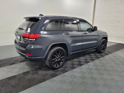 Used 2018 Jeep Grand Cherokee Altitude image 10