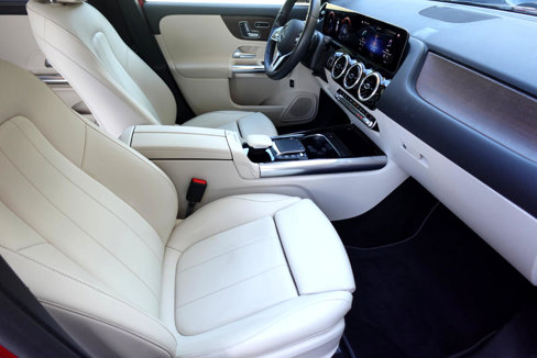 Used 2021 Mercedes-Benz GLA 250 4MATIC w/ Premium Package image 16