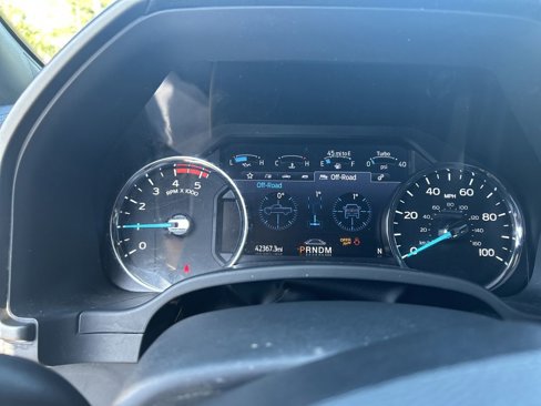 Certified 2022 Ford F350 Platinum w/ FX4 Off-Road Package image 28