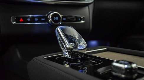 Certified 2025 Volvo XC90 T8 Plus w/ Protection Package Premier image 27