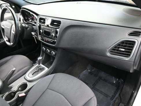Used 2013 Chrysler 200 Touring image 38