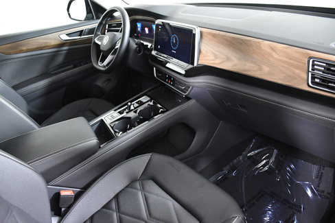 Used 2025 Volkswagen Atlas SE image 29