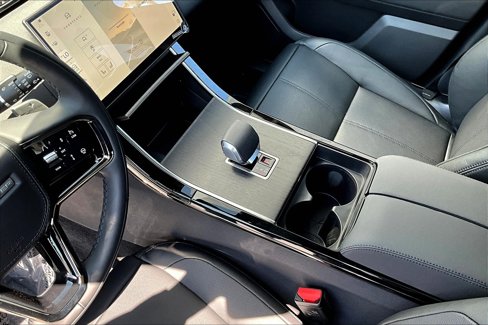 New 2026 Land Rover Range Rover Velar Dynamic SE image 8