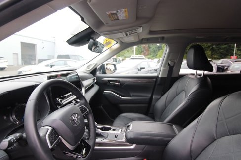 Used 2022 Toyota Highlander Platinum image 11