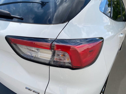 Used 2020 Ford Escape SE image 13