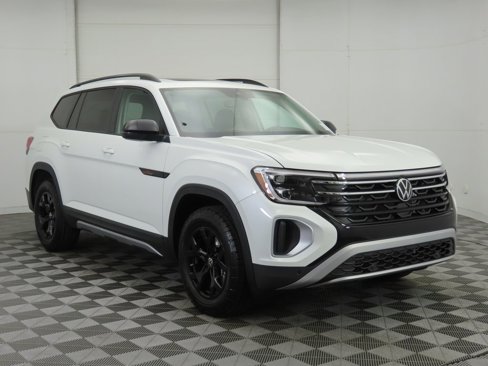 New 2026 Volkswagen Atlas Peak Edition image 4