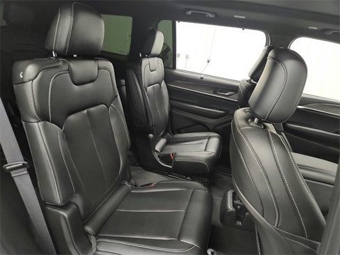 Used 2025 Jeep Grand Cherokee L Limited w/ Luxury Tech Group II image 44