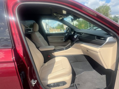 Used 2025 Jeep Grand Cherokee L Limited image 28