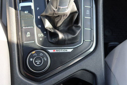 Used 2018 Volkswagen Tiguan SE image 15