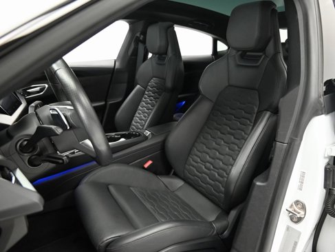 Used 2022 Audi e-tron GT Prestige image 11