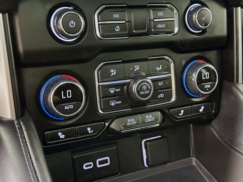 Certified 2024 Chevrolet Suburban Z71 w/ Luxury Package image 16