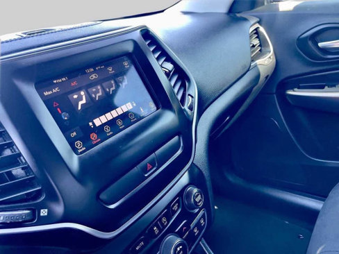 Used 2019 Jeep Cherokee Latitude w/ Popular Appearance Group image 23