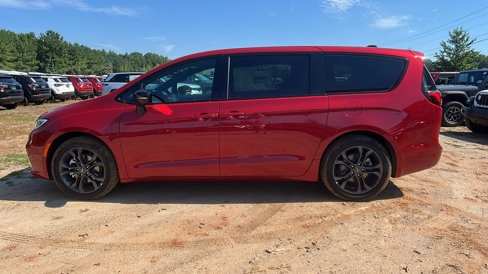 New 2026 Chrysler Pacifica Select image 11