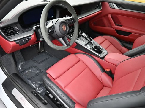 Certified 2025 Porsche 911 Carrera image 4