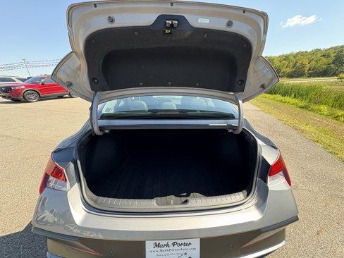 Used 2024 Hyundai Elantra Limited image 20