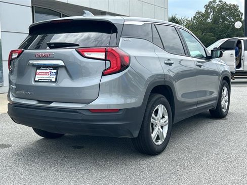 Used 2024 GMC Terrain SLE image 6