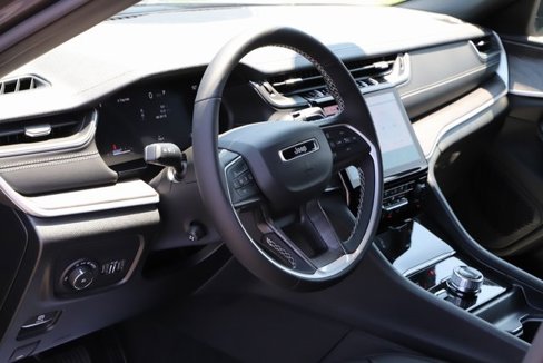 New 2025 Jeep Grand Cherokee L Limited image 12