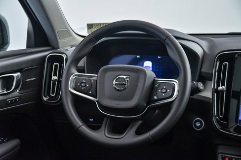 Certified 2025 Volvo XC40 B5 Ultra w/ Climate Package image 12