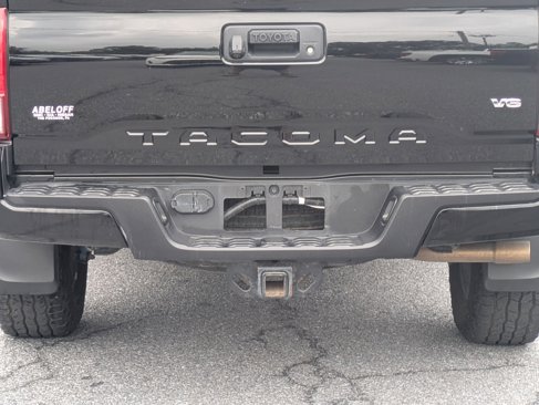 Used 2017 Toyota Tacoma TRD Sport image 24