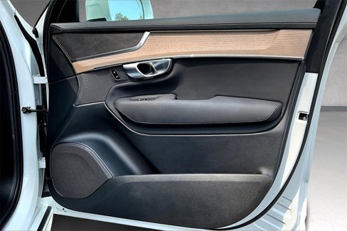 Certified 2025 Volvo XC90 B5 Core w/ Climate Package image 24