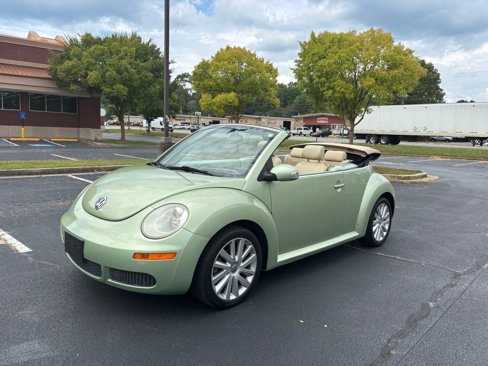 Used 2008 Volkswagen Beetle SE image 1
