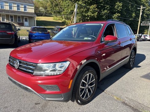 Used 2020 Volkswagen Tiguan SE w/ Panoramic Sunroof Package image 3