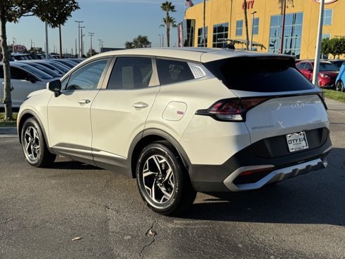 New 2025 Kia Sportage LX image 3