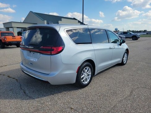 New 2026 Chrysler Pacifica Select image 21