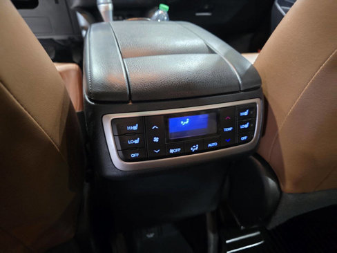 Used 2018 Toyota Highlander AWD V6 image 31