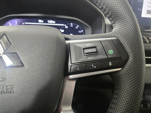 New 2025 Mitsubishi Outlander SE image 16