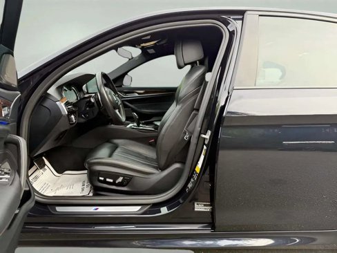 Used 2018 BMW 540i xDrive w/ M Sport Package image 12