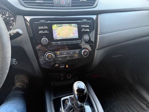 Used 2017 Nissan Rogue S image 23