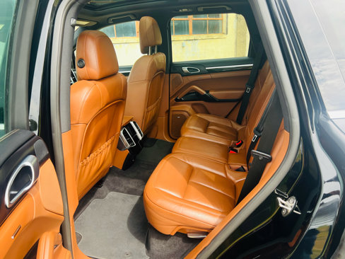 Used 2018 Porsche Cayenne S image 20