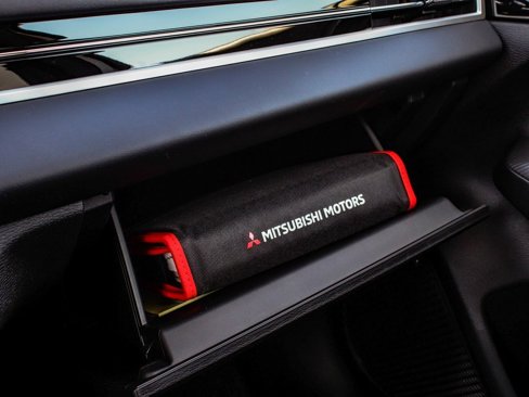 New 2025 Mitsubishi Outlander SE image 18
