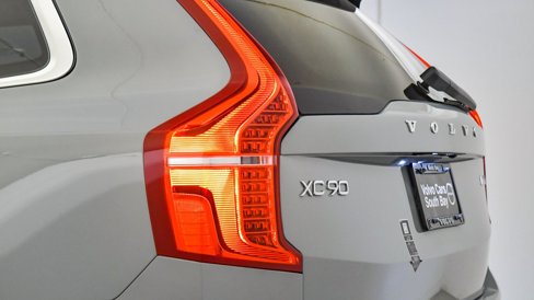 Certified 2025 Volvo XC90 B6 Plus image 12