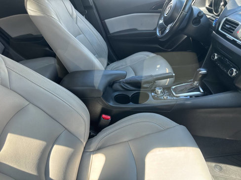 Used 2016 MAZDA MAZDA3 i Touring w/ Popular Equipment Package image 6