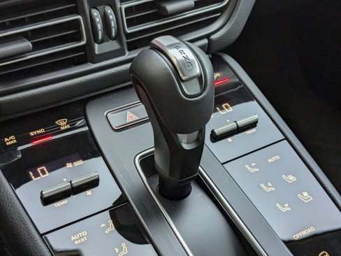 Certified 2025 Porsche Macan image 20