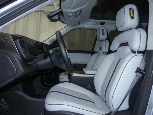 Used 2024 Rivian R1T Adventure image 19